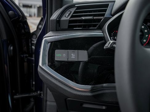 New 2025 Audi Q3 2.0T Premium image 14