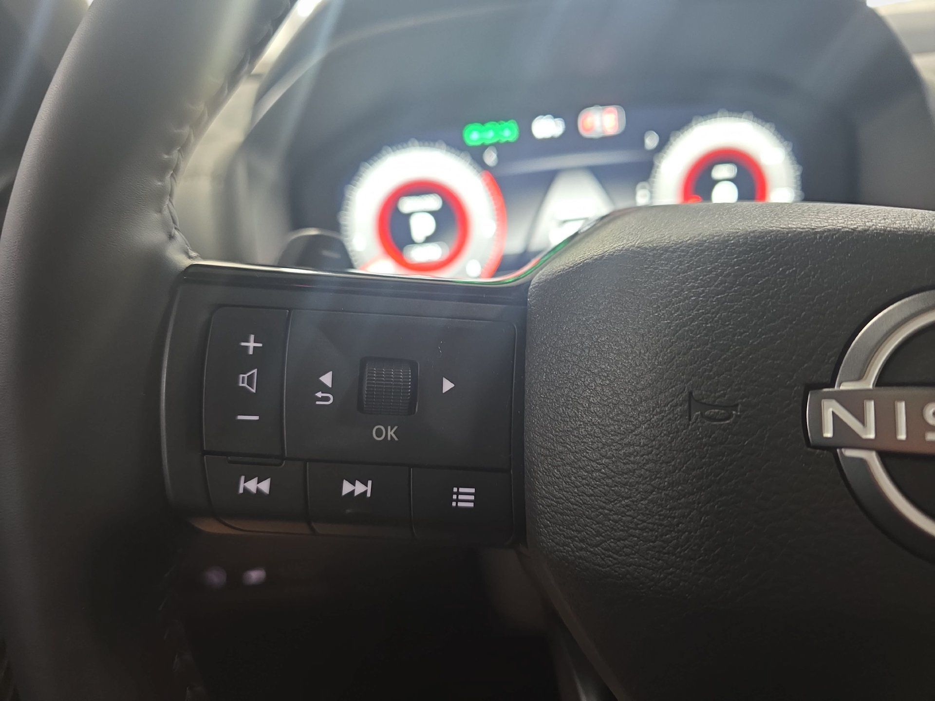 Used 2026 Nissan Rogue Platinum w/ Platinum Premium Package AWD/4WD image 17