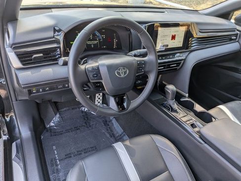 Used 2025 Toyota Camry SE w/ Convenience Package image 10