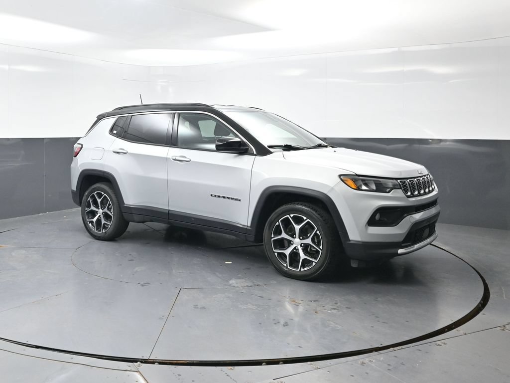 Used 2024 Jeep Compass Limited AWD/4WD image 4