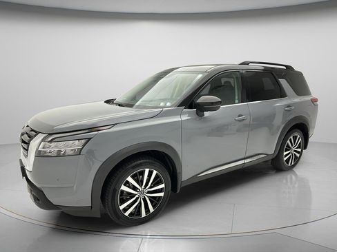 Used 2024 Nissan Pathfinder Platinum AWD/4WD image 9