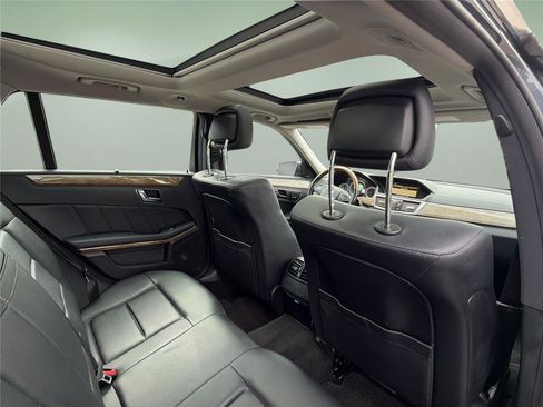 Used 2011 Mercedes-Benz E 350 4MATIC Wagon image 22