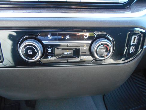 Used 2024 Chevrolet Silverado 2500 LT AWD/4WD image 16