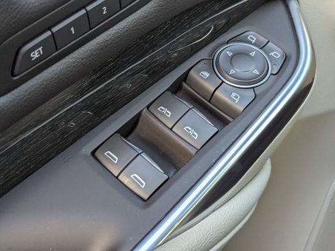 Certified 2021 Cadillac XT4 Premium Luxury image 17