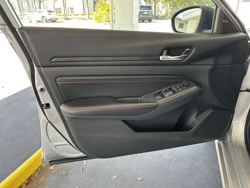 Used 2022 Nissan Altima 2.5 SR image 10