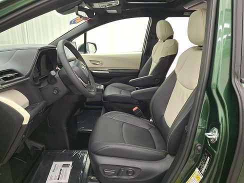 Used 2026 Toyota Sienna Limited FWD image 14