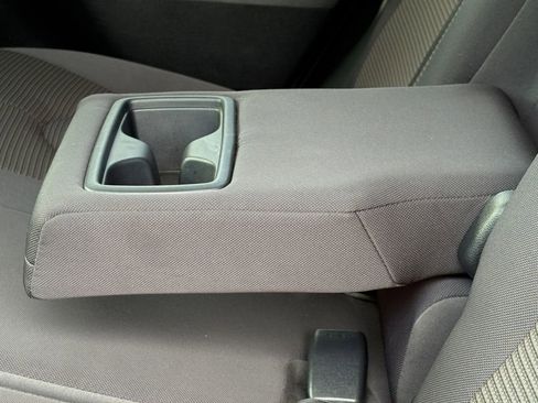 Used 2023 Toyota Highlander LE FWD image 11