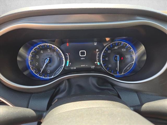 Used 2025 Chrysler Pacifica Select FWD image 11