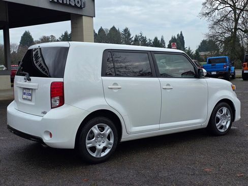 Used 2015 Scion xB image 2