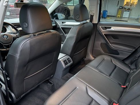 Used 2017 Volkswagen Golf Wolfsburg Edition image 18