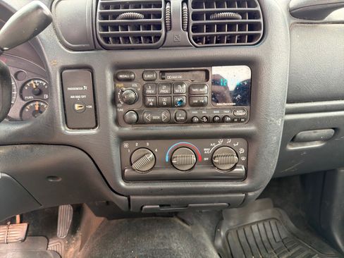 Used 1997 Chevrolet S10 Pickup LS image 12