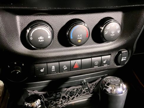 Used 2017 Jeep Wrangler Unlimited Sahara w/ Connectivity Group image 36