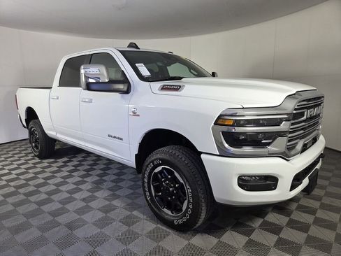 Used 2026 RAM 2500 Laramie AWD/4WD image 2