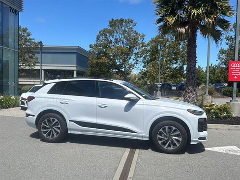 Used 2025 Audi Q6 e-tron Premium Plus AWD/4WD image 5