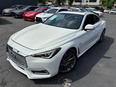 Used 2017 INFINITI Q60 Red Sport 400 image 9