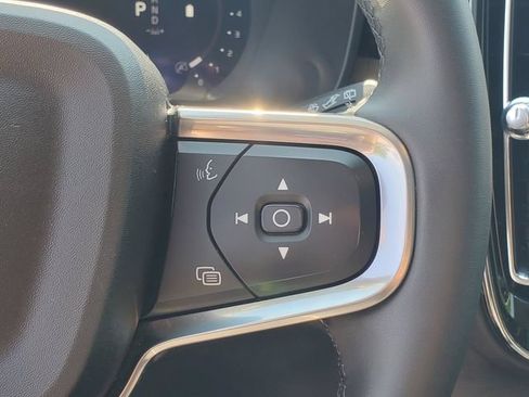 Certified 2023 Volvo XC40 B5 Plus w/ Driver Assist Package AWD/4WD image 20