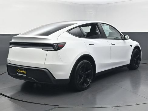 Used 2026 Tesla Model Y AWD image 4