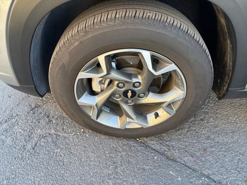 Used 2025 Chevrolet Trax LT image 23