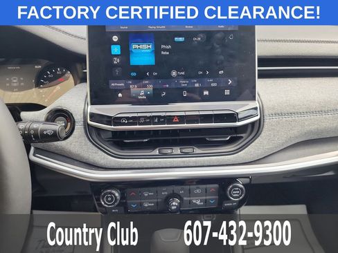 Used 2024 Jeep Compass Latitude w/ Convenience Group AWD/4WD image 13