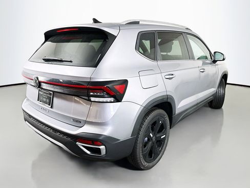 New 2026 Volkswagen Taos SEL image 7