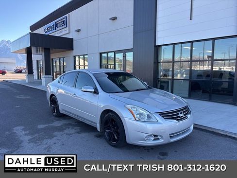 Used 2011 Nissan Altima 3.5 SR image 1