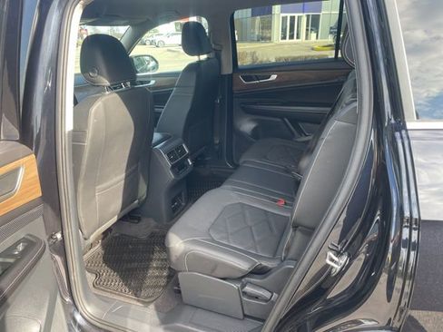 Certified 2025 Volkswagen Atlas SE image 8