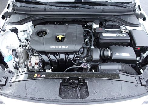 Used 2017 Hyundai Elantra SE FWD image 21