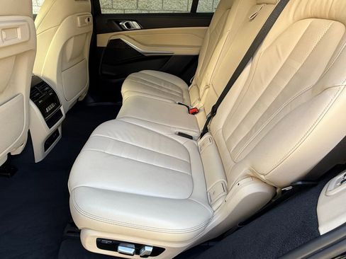 Used 2022 BMW X7 xDrive40i w/ M Sport Package image 34