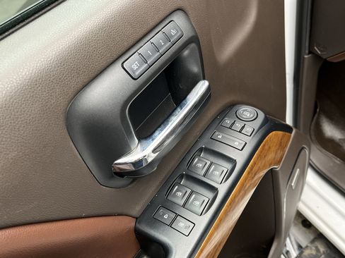 Used 2016 Chevrolet Silverado 2500 High Country w/ Duramax Plus Package image 9