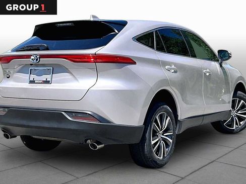 Used 2023 Toyota Venza LE AWD/4WD image 12