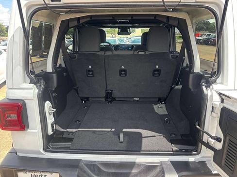 Used 2025 Jeep Wrangler Unlimited Sahara AWD/4WD image 31