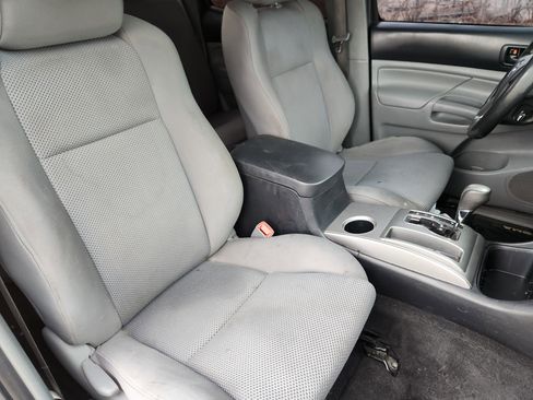 Used 2012 Toyota Tacoma 4x4 Double Cab w/ TRD Sport Pkg image 10