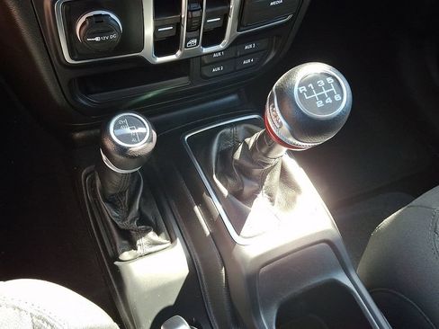 Used 2022 Jeep Wrangler Unlimited Sport AWD/4WD image 16