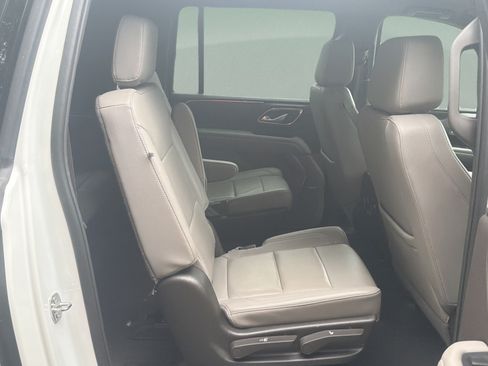 Used 2024 Chevrolet Suburban Z71 AWD/4WD image 33