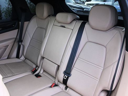 Used 2019 Porsche Cayenne AWD/4WD image 12