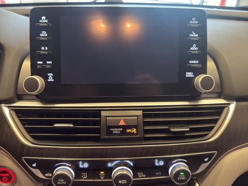 Used 2018 Honda Accord EX image 17