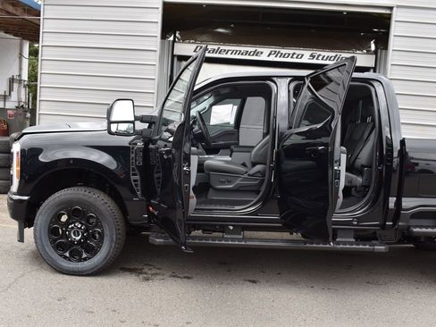 New 2025 Ford F350 XLT w/ Black Appearance Package image 22