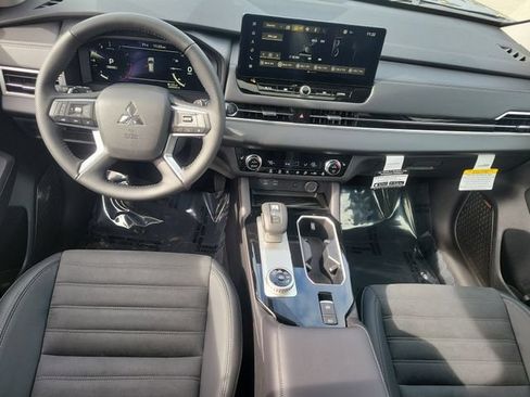 New 2026 Mitsubishi Outlander SE FWD image 17