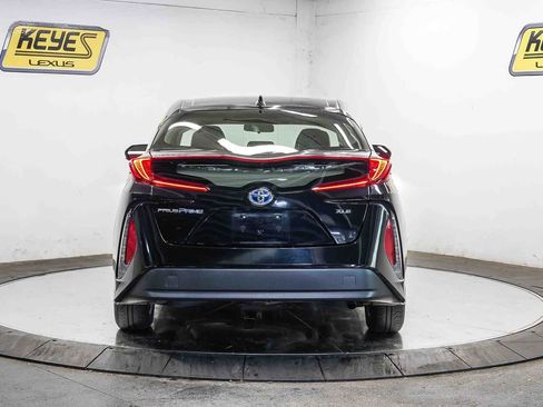 Used 2021 Toyota Prius Prime XLE FWD image 3