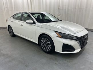 Used 2023 Nissan Altima 2.5 SV FWD video 1