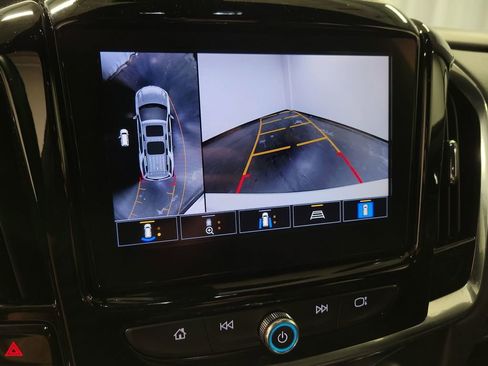 Used 2023 Chevrolet Traverse RS image 16