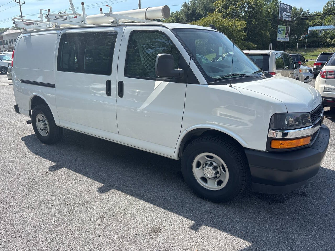 Used 2018 Chevrolet Express 2500 w/ Driver Convenience Package RWD image 6