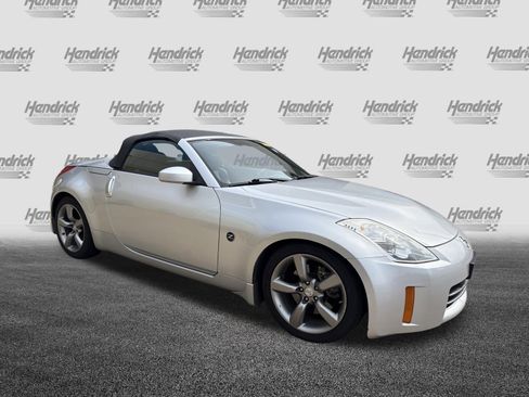 Used 2008 Nissan 350Z Touring RWD image 2