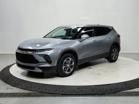 Used 2025 Chevrolet Blazer LT FWD image 4