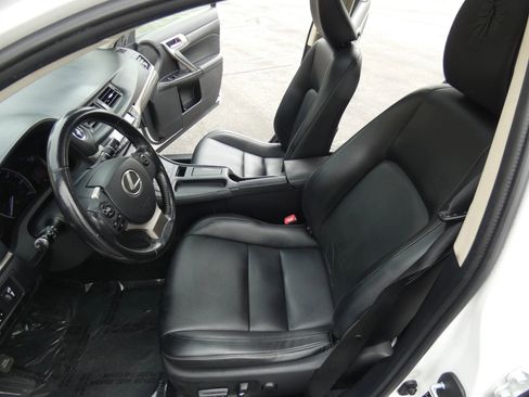 Used 2015 Lexus CT 200h image 61