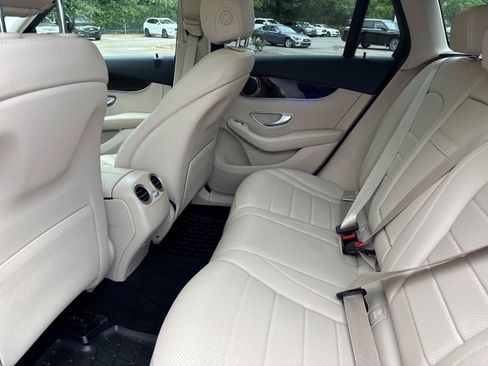 Used 2021 Mercedes-Benz GLC 300 4MATIC image 32