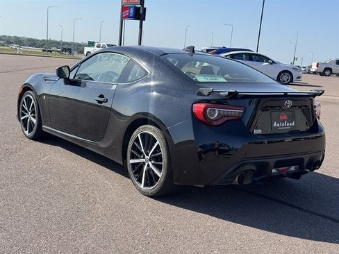 Used 2020 Toyota 86 RWD image 6