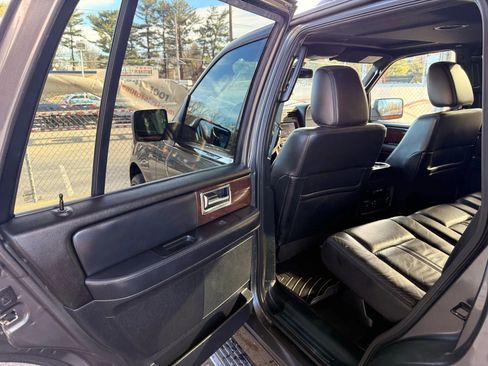 Used 2015 Lincoln Navigator Sport Utility 4D image 17