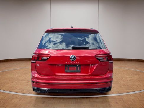 Used 2024 Volkswagen Tiguan SE R-Line FWD image 5