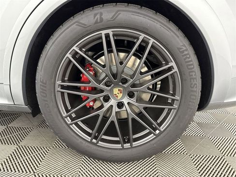 New 2025 Porsche Cayenne GTS image 14